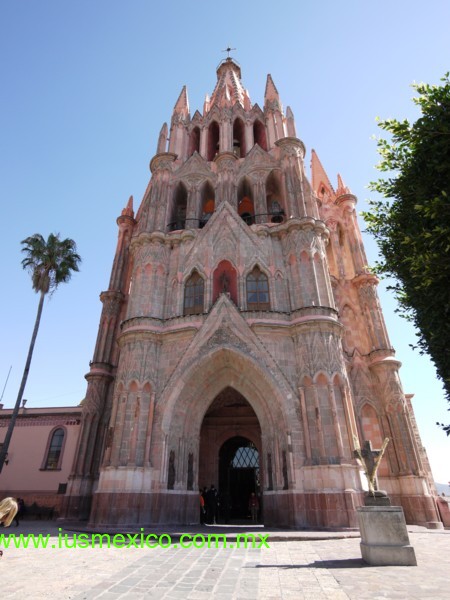 ESTADO DE GUANAJUATO, MÉXICO. San Miguel de Allende; Parroquia de San Miguel Arcángel.