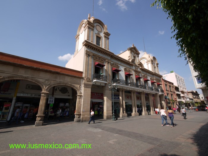Estado de Guanajuato, México. Cd. de León; Arcos de la Plaza Principal.