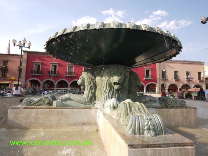 Estado de Guanajuato, México. Cd. de León; Fuente de los Leones en la Plaza Fundadores.