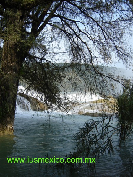 San Luis Potosí, México. Aquismón, Cascada de Tamul.